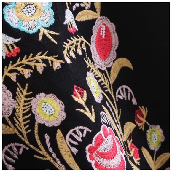 💕 Black Floral Embroidery Tie Sleeve Sweater - Picture 5 of 13